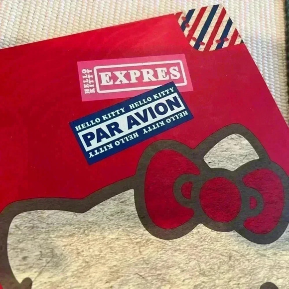 Hello Kitty travel scrapbook, see photos - Picture 2 of 9